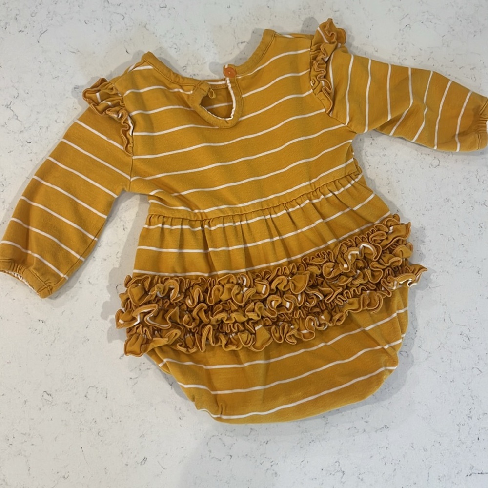 Ruffle Butts flutter long sleeve bubble.  Ruffles on bum.  Size 3-6M.